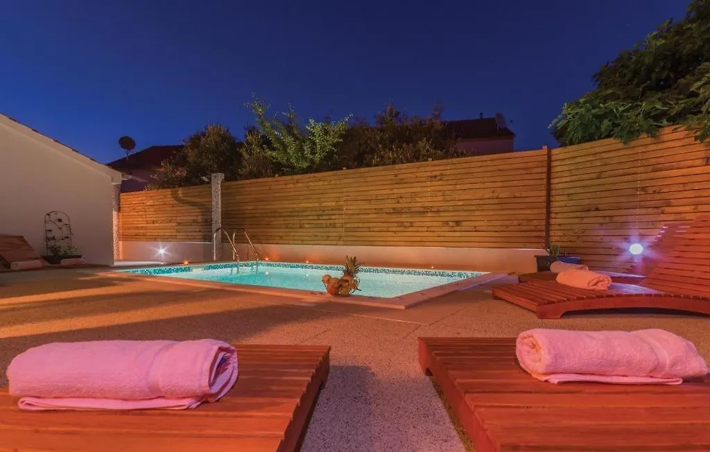 Apartment In Pakostane With Pool Access, Terrace, Air Conditioning, Wi-Fi, 3548-2 Croatia